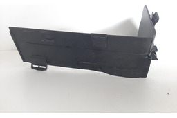 ACABAMENTO ESQUERDO CAIXA BATERIA DISCOVERY 4 2012 DETALHE