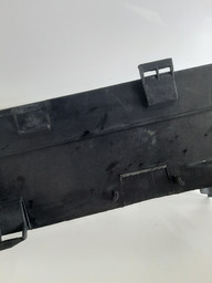 ACABAMENTO ESQUERDO CAIXA BATERIA DISCOVERY 4 2012 DETALHE