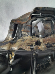 PROTETOR TANQUE COMBUSTIVEL DISCOVERY 4 2012 A 2016 DETALHE