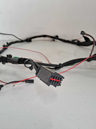 CHICOTE TAMPA TRASEIRA LAND ROVER DISCOVERY 4 2012 DETALHE