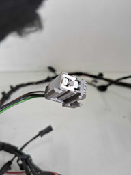 CHICOTE TAMPA TRASEIRA LAND ROVER DISCOVERY 4 2012 DETALHE