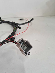 CHICOTE TAMPA TRASEIRA LAND ROVER DISCOVERY 4 2012 DETALHE