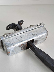 LIMITADOR PORTA DIANTEIRA ESQUERDA DISCOVERY 4 2012 A 2016 