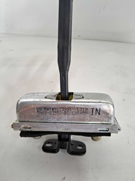 LIMITADOR PORTA TRASEIRA ESQUERDA DISCOVERY 4 2012 A 2016