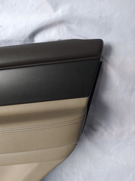 FORRO PORTA TRAS DIREITA DISCOVERY 4 2012 A 2016 DETALHE 