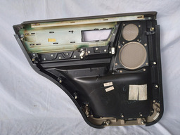 FORRO PORTA TRAS DIREITA DISCOVERY 4 2012 A 2016 DETALHE 