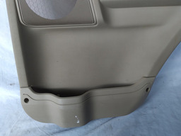 FORRO PORTA TRAS DIREITA DISCOVERY 4 2012 A 2016 DETALHE 