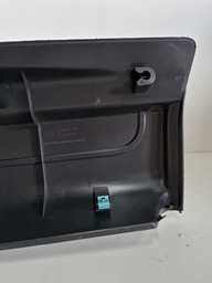 ACABAMENTO TAMPA TRASEIRA DISCOVERY 4 2012 A 16 DETALHE USO