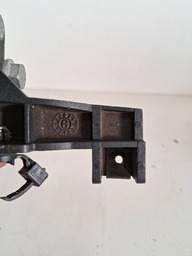 SUPORTE GUIA PARA LAMAS ESQ  FIAT LINEA 2010 A 2015 