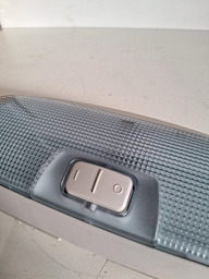 LUZ CORTESIA FORD KA 2015 A 2021 DETALHE 