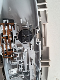 LUZ CORTESIA FORD KA 2015 A 2021 DETALHE 