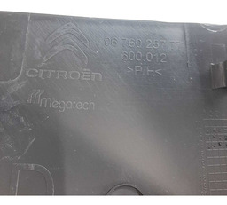 ACABAMENTO SOLEIRA BANCO TRAS DIREITO C3 2013 A 19 DETALHE