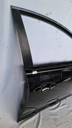PORTA DIANT DIREITA AZERA 2012 A 16 PEQUENO DETALHE