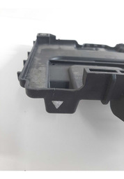 SUPORTE CAIXA BASE BATERIA 1.6 2013 A 18 PEQ DETALHE