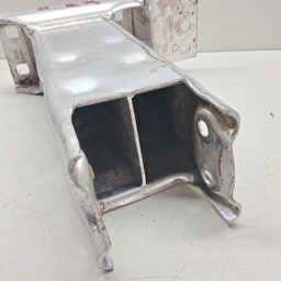 SUPORTE DIREITO ALMA PARACHOQUE DIANT BMW X3 2003 A 2011