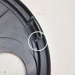 TAMPA BOMBA COMBUSTÍVEL SANDERO LOGAN 2016 A 2023 DETALHE 