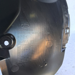 PARABARRO TRASEIRO DIREITO KIA OPIRUS 3.8 2007 2008 DETALHE