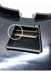 TAMPA INFERIOR PAINEL DISCOVERY 4 3.0 2012 A 2016 DETALHE 