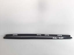 PAR FRISO ACABAMENTO PARABRISA KIA OPIRUS 2008 DETALHE USO