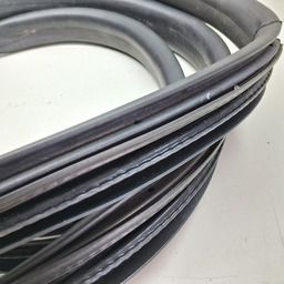 BORRACHA PORTA TRASEIRA DIREITA (CARROCERIA) SANDERO 2015/