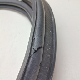 BORRACHA TAMPA TRASEIRA RENAULT SANDERO 2019 A 2023