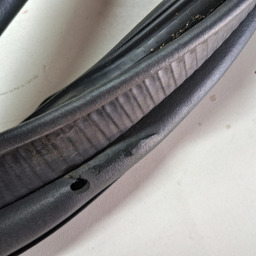 BORRACHA TAMPA TRASEIRA RENAULT SANDERO 2019 A 2023