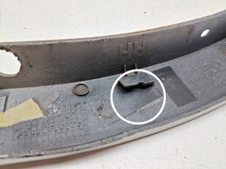 MOLDURA ACABAMENTO TRAS DIR KIA OPIRUS 3.8 2007 2008 DETALHE