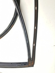 BORRACHA PORTA TRASEIRA DIREITA OPIRUS 04 A 09 DETALHE 