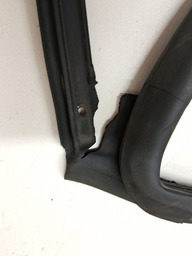 BORRACHA PORTA TRASEIRA DIREITA OPIRUS 04 A 09 DETALHE 