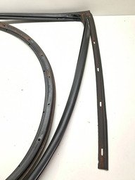 BORRACHA PORTA TRASEIRA DIREITA (CARROCERIA) OPIRUS 04 A 09