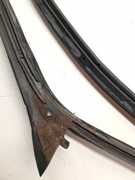 BORRACHA PORTA DIANTEIRA ESQUERDA OPIRUS 04/09 DETALHE 