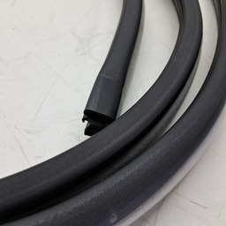 BORRACHA PORTA TRASEIRA DIREITA (CARROCERIA) OPIRUS 04 A 09