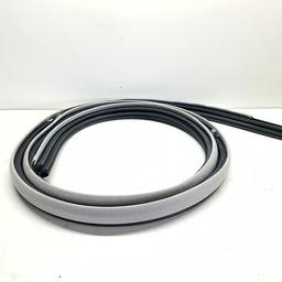 BORRACHA PORTA DIANTEIRA DIREITA (CARROCERIA) OPIRUS 04 A 09