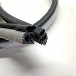 BORRACHA PORTA DIANTEIRA DIREITA (CARROCERIA) OPIRUS 04 A 09