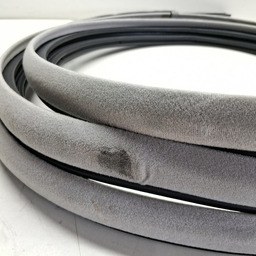 BORRACHA PORTA DIANTEIRA DIREITA (CARROCERIA) OPIRUS 04 A 09