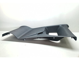 ACABAMENTO COLUNA TRASEIRA LADO ESQUERDO RENEGADE 2022 A 24