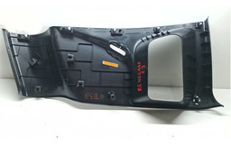 ACABAMENTO COLUNA TRASEIRA LADO ESQUERDO RENEGADE 2022 A 24