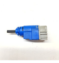 INTERRUPTOR PEDAL EMBREAGEM RENAULT KWID 1.0 2022 A 2024