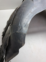 PARABARRO TRASEIRO ESQUERDO LAND ROVER DISCOVERY4 DETALHE