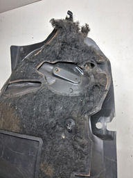 PARABARRO TRASEIRO ESQUERDO LAND ROVER DISCOVERY4 DETALHE