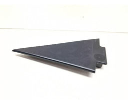 ACABAMENTO PORTA TRASEIRA ESQ AUDI Q3  2015 A 2019 DETALHE