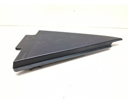 ACABAMENTO PORTA TRASEIRA ESQ AUDI Q3  2015 A 2019 DETALHE