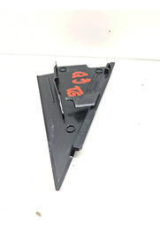 ACABAMENTO PORTA TRASEIRA ESQ AUDI Q3  2015 A 2019 DETALHE