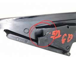 ACABAMENTO PORTA TRASEIRA ESQ AUDI Q3  2015 A 2019 DETALHE