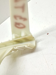 GUIA CANALETA PORTA TRASEIRA ESQUERDA AUDI Q3 2015 A 2019