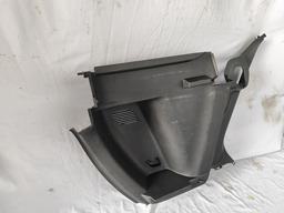 ACABAMENTO LATERAL PORTA MALAS TRASEIRO DIREITO TRACKER 22/