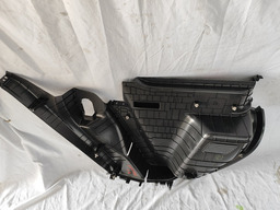 ACABAMENTO LATERAL PORTA MALAS TRASEIRO DIREITO TRACKER 22/