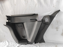 ACABAMENTO LATERAL PORTA MALAS TRASEIRO DIREITO TRACKER 22/