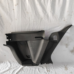 ACABAMENTO LATERAL PORTA MALAS TRASEIRO DIREITO TRACKER 22/