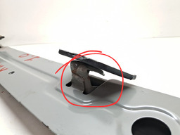 TRAVESSA INFERIOR RADIADOR KWID 1.0 3CC 2022 2023 24 DETALHE